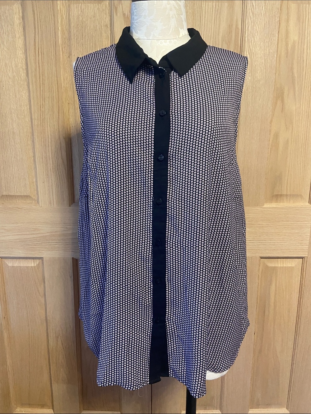 Worthington Black & White Polka Dot Sleeveless Button-Down Shirt